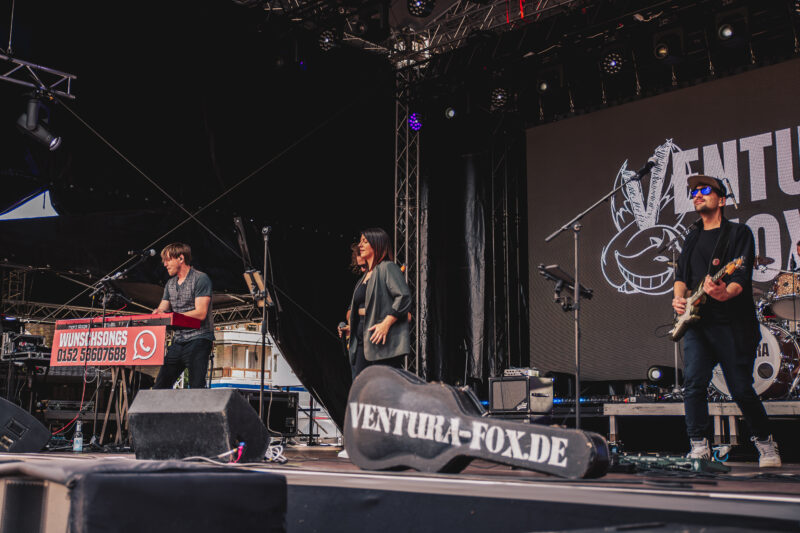 Die Band Ventura Fox auf der Hauptbühne auf den Dessauer Marktplatz zum Stadtfest.